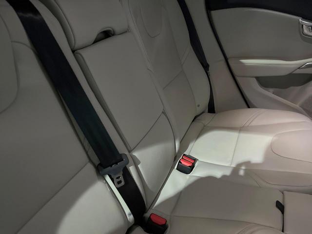 Ｖ４０ クロスカントリー　Ｔ５　ＡＷＤ　サマム　白革シート　ｈａｒｍａｎ／ｋａｒｄｏｎ　衝突被害軽減ブレーキ　レーダークルーズ　純正ナビ　全席シートヒーター　前席パワーシート　純正１８インチアルミ　バックカメラ　Ｂｌｕｅｔｏｏｔｈ（44枚目）