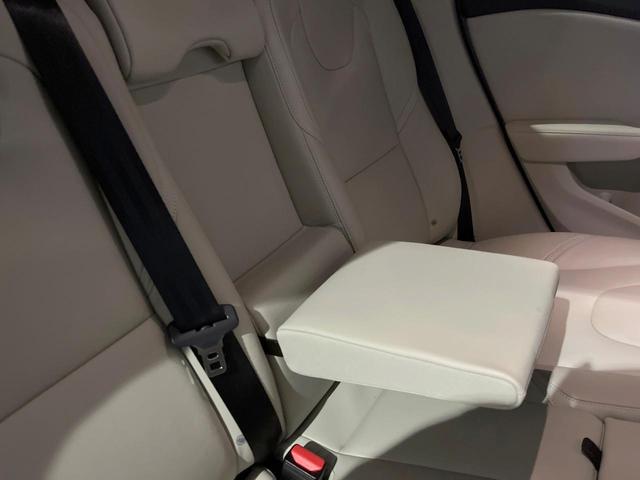 Ｖ４０ クロスカントリー　Ｔ５　ＡＷＤ　サマム　白革シート　ｈａｒｍａｎ／ｋａｒｄｏｎ　衝突被害軽減ブレーキ　レーダークルーズ　純正ナビ　全席シートヒーター　前席パワーシート　純正１８インチアルミ　バックカメラ　Ｂｌｕｅｔｏｏｔｈ（45枚目）