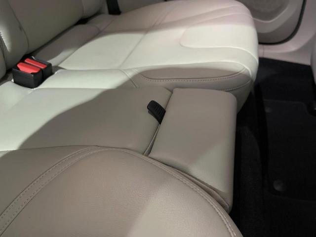 Ｖ４０ クロスカントリー　Ｔ５　ＡＷＤ　サマム　白革シート　ｈａｒｍａｎ／ｋａｒｄｏｎ　衝突被害軽減ブレーキ　レーダークルーズ　純正ナビ　全席シートヒーター　前席パワーシート　純正１８インチアルミ　バックカメラ　Ｂｌｕｅｔｏｏｔｈ（46枚目）