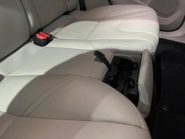 Ｖ４０ クロスカントリー　Ｔ５　ＡＷＤ　サマム　白革シート　ｈａｒｍａｎ／ｋａｒｄｏｎ　衝突被害軽減ブレーキ　レーダークルーズ　純正ナビ　全席シートヒーター　前席パワーシート　純正１８インチアルミ　バックカメラ　Ｂｌｕｅｔｏｏｔｈ（47枚目）