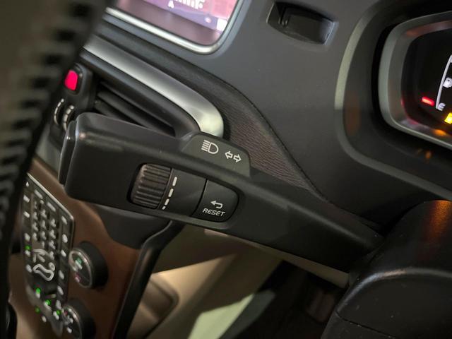Ｖ４０ クロスカントリー　Ｔ５　ＡＷＤ　サマム　白革シート　ｈａｒｍａｎ／ｋａｒｄｏｎ　衝突被害軽減ブレーキ　レーダークルーズ　純正ナビ　全席シートヒーター　前席パワーシート　純正１８インチアルミ　バックカメラ　Ｂｌｕｅｔｏｏｔｈ（54枚目）