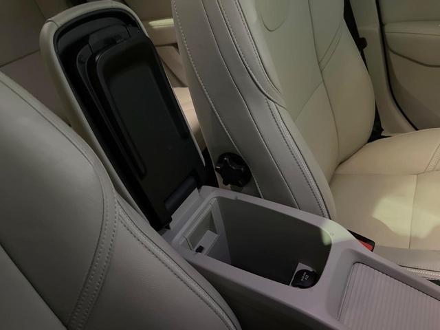 Ｖ４０ クロスカントリー　Ｔ５　ＡＷＤ　サマム　白革シート　ｈａｒｍａｎ／ｋａｒｄｏｎ　衝突被害軽減ブレーキ　レーダークルーズ　純正ナビ　全席シートヒーター　前席パワーシート　純正１８インチアルミ　バックカメラ　Ｂｌｕｅｔｏｏｔｈ（63枚目）