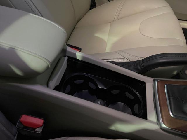 Ｖ４０ クロスカントリー　Ｔ５　ＡＷＤ　サマム　白革シート　ｈａｒｍａｎ／ｋａｒｄｏｎ　衝突被害軽減ブレーキ　レーダークルーズ　純正ナビ　全席シートヒーター　前席パワーシート　純正１８インチアルミ　バックカメラ　Ｂｌｕｅｔｏｏｔｈ（65枚目）