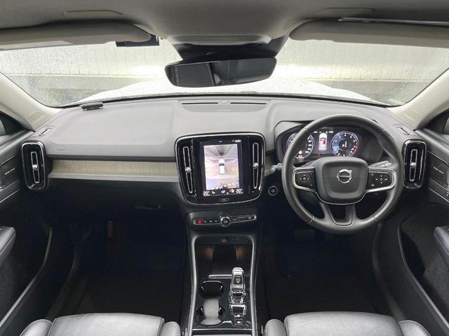 ＸＣ４０ Ｔ４　ＡＷＤ　インスクリプション　黒革シート　ｈａｒｍａｎ／ｋａｒｄｏｎプレミアムサウンド　衝突被害軽減ブレーキ　３６０°ビューカメラ　パイロットアシスト　純正９インチナビ　全席シートヒーター　メモリー機能付パワーシート（2枚目）