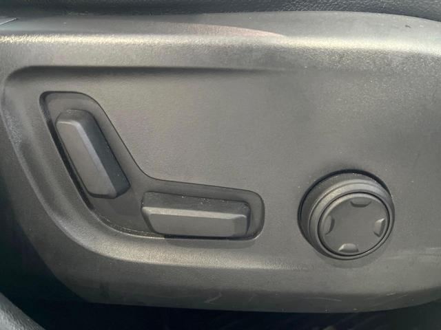 ＸＣ４０ Ｔ４　ＡＷＤ　インスクリプション　黒革シート　ｈａｒｍａｎ／ｋａｒｄｏｎプレミアムサウンド　衝突被害軽減ブレーキ　３６０°ビューカメラ　パイロットアシスト　純正９インチナビ　全席シートヒーター　メモリー機能付パワーシート（12枚目）