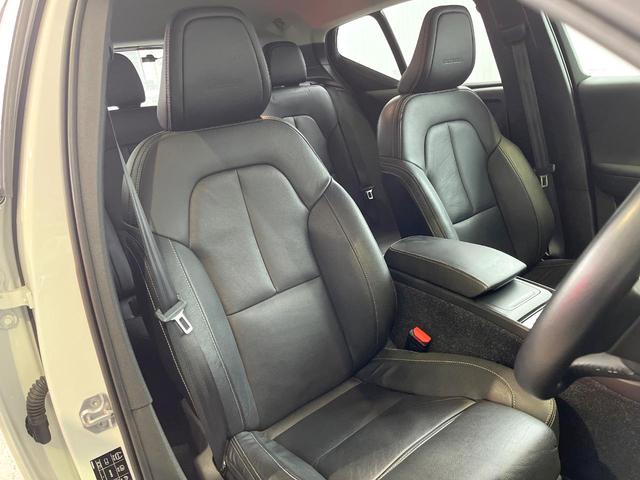 ＸＣ４０ Ｔ４　ＡＷＤ　インスクリプション　黒革シート　ｈａｒｍａｎ／ｋａｒｄｏｎプレミアムサウンド　衝突被害軽減ブレーキ　３６０°ビューカメラ　パイロットアシスト　純正９インチナビ　全席シートヒーター　メモリー機能付パワーシート（13枚目）