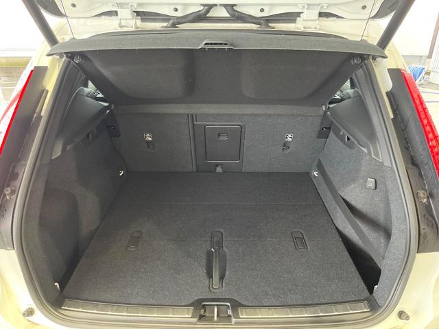 ＸＣ４０ Ｔ４　ＡＷＤ　インスクリプション　黒革シート　ｈａｒｍａｎ／ｋａｒｄｏｎプレミアムサウンド　衝突被害軽減ブレーキ　３６０°ビューカメラ　パイロットアシスト　純正９インチナビ　全席シートヒーター　メモリー機能付パワーシート（15枚目）