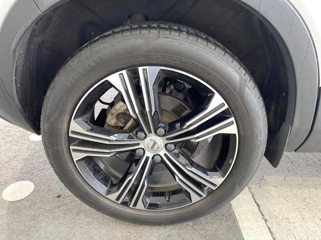 ＸＣ４０ Ｔ４　ＡＷＤ　インスクリプション　黒革シート　ｈａｒｍａｎ／ｋａｒｄｏｎプレミアムサウンド　衝突被害軽減ブレーキ　３６０°ビューカメラ　パイロットアシスト　純正９インチナビ　全席シートヒーター　メモリー機能付パワーシート（19枚目）