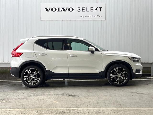 ＸＣ４０ Ｔ４　ＡＷＤ　インスクリプション　黒革シート　ｈａｒｍａｎ／ｋａｒｄｏｎプレミアムサウンド　衝突被害軽減ブレーキ　３６０°ビューカメラ　パイロットアシスト　純正９インチナビ　全席シートヒーター　メモリー機能付パワーシート（24枚目）