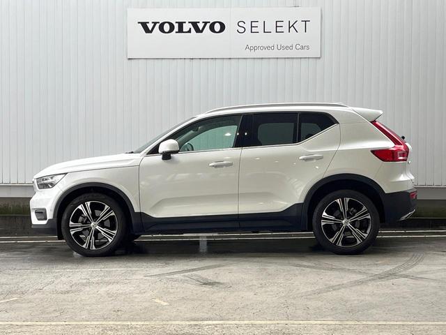 ＸＣ４０ Ｔ４　ＡＷＤ　インスクリプション　黒革シート　ｈａｒｍａｎ／ｋａｒｄｏｎプレミアムサウンド　衝突被害軽減ブレーキ　３６０°ビューカメラ　パイロットアシスト　純正９インチナビ　全席シートヒーター　メモリー機能付パワーシート（25枚目）