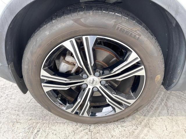 ＸＣ４０ Ｔ４　ＡＷＤ　インスクリプション　黒革シート　ｈａｒｍａｎ／ｋａｒｄｏｎプレミアムサウンド　衝突被害軽減ブレーキ　３６０°ビューカメラ　パイロットアシスト　純正９インチナビ　全席シートヒーター　メモリー機能付パワーシート（30枚目）