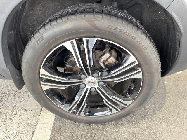 ＸＣ４０ Ｔ４　ＡＷＤ　インスクリプション　黒革シート　ｈａｒｍａｎ／ｋａｒｄｏｎプレミアムサウンド　衝突被害軽減ブレーキ　３６０°ビューカメラ　パイロットアシスト　純正９インチナビ　全席シートヒーター　メモリー機能付パワーシート（31枚目）