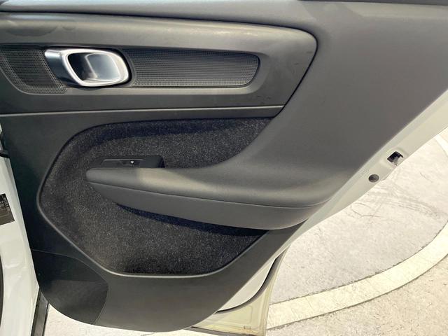 ＸＣ４０ Ｔ４　ＡＷＤ　インスクリプション　黒革シート　ｈａｒｍａｎ／ｋａｒｄｏｎプレミアムサウンド　衝突被害軽減ブレーキ　３６０°ビューカメラ　パイロットアシスト　純正９インチナビ　全席シートヒーター　メモリー機能付パワーシート（35枚目）