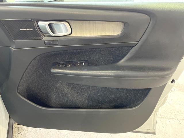 ＸＣ４０ Ｔ４　ＡＷＤ　インスクリプション　黒革シート　ｈａｒｍａｎ／ｋａｒｄｏｎプレミアムサウンド　衝突被害軽減ブレーキ　３６０°ビューカメラ　パイロットアシスト　純正９インチナビ　全席シートヒーター　メモリー機能付パワーシート（36枚目）