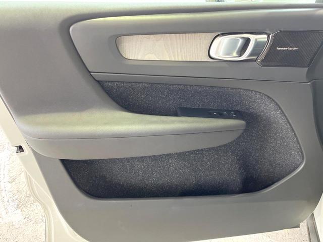 ＸＣ４０ Ｔ４　ＡＷＤ　インスクリプション　黒革シート　ｈａｒｍａｎ／ｋａｒｄｏｎプレミアムサウンド　衝突被害軽減ブレーキ　３６０°ビューカメラ　パイロットアシスト　純正９インチナビ　全席シートヒーター　メモリー機能付パワーシート（38枚目）
