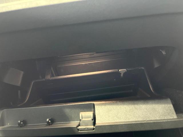 ＸＣ４０ Ｔ４　ＡＷＤ　インスクリプション　黒革シート　ｈａｒｍａｎ／ｋａｒｄｏｎプレミアムサウンド　衝突被害軽減ブレーキ　３６０°ビューカメラ　パイロットアシスト　純正９インチナビ　全席シートヒーター　メモリー機能付パワーシート（51枚目）