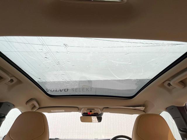 Ｖ４０ クロスカントリー　Ｔ５　ＡＷＤクラシックエディション　本革シート　ガラスルーフ　インテリセーフ　ｈａｒｍａｎ／ｋａｒｄｏｎ　純正ナビ　バックカメラ　シートヒーター　フルセグＴＶ　Ｂｌｕｅｔｏｏｔｈ　メモリーシート　パドルシフト（4枚目）