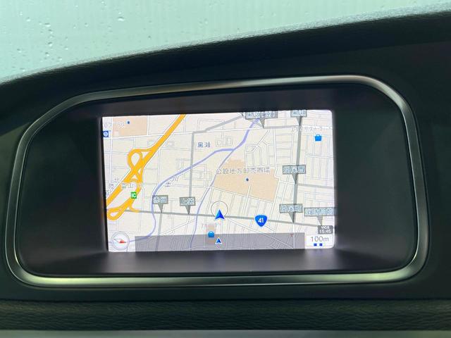 Ｖ４０ クロスカントリー　Ｔ５　ＡＷＤクラシックエディション　本革シート　ガラスルーフ　インテリセーフ　ｈａｒｍａｎ／ｋａｒｄｏｎ　純正ナビ　バックカメラ　シートヒーター　フルセグＴＶ　Ｂｌｕｅｔｏｏｔｈ　メモリーシート　パドルシフト（6枚目）