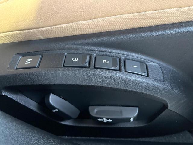 Ｖ４０ クロスカントリー　Ｔ５　ＡＷＤクラシックエディション　本革シート　ガラスルーフ　インテリセーフ　ｈａｒｍａｎ／ｋａｒｄｏｎ　純正ナビ　バックカメラ　シートヒーター　フルセグＴＶ　Ｂｌｕｅｔｏｏｔｈ　メモリーシート　パドルシフト（8枚目）