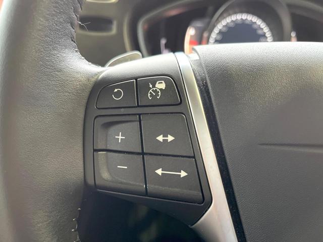 Ｖ４０ クロスカントリー　Ｔ５　ＡＷＤクラシックエディション　本革シート　ガラスルーフ　インテリセーフ　ｈａｒｍａｎ／ｋａｒｄｏｎ　純正ナビ　バックカメラ　シートヒーター　フルセグＴＶ　Ｂｌｕｅｔｏｏｔｈ　メモリーシート　パドルシフト（9枚目）