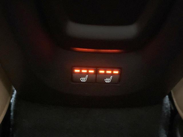 Ｖ４０ クロスカントリー　Ｔ５　ＡＷＤクラシックエディション　本革シート　ガラスルーフ　インテリセーフ　ｈａｒｍａｎ／ｋａｒｄｏｎ　純正ナビ　バックカメラ　シートヒーター　フルセグＴＶ　Ｂｌｕｅｔｏｏｔｈ　メモリーシート　パドルシフト（11枚目）