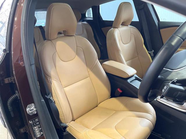 Ｖ４０ クロスカントリー　Ｔ５　ＡＷＤクラシックエディション　本革シート　ガラスルーフ　インテリセーフ　ｈａｒｍａｎ／ｋａｒｄｏｎ　純正ナビ　バックカメラ　シートヒーター　フルセグＴＶ　Ｂｌｕｅｔｏｏｔｈ　メモリーシート　パドルシフト（12枚目）