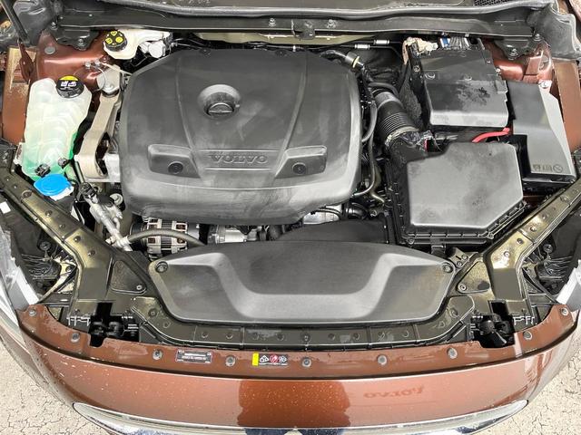 Ｖ４０ クロスカントリー　Ｔ５　ＡＷＤクラシックエディション　本革シート　ガラスルーフ　インテリセーフ　ｈａｒｍａｎ／ｋａｒｄｏｎ　純正ナビ　バックカメラ　シートヒーター　フルセグＴＶ　Ｂｌｕｅｔｏｏｔｈ　メモリーシート　パドルシフト（17枚目）