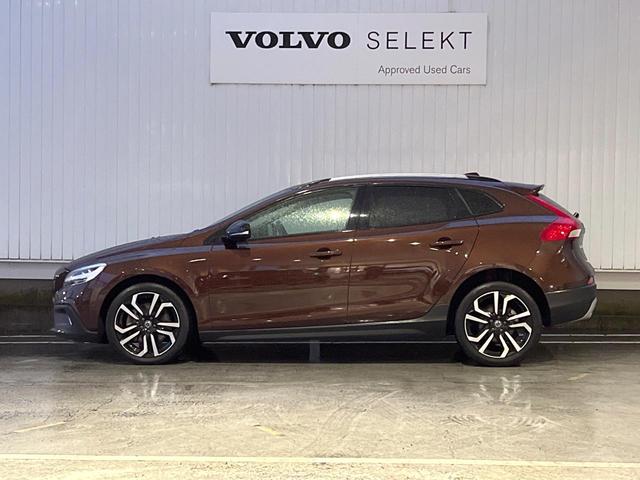 Ｖ４０ クロスカントリー　Ｔ５　ＡＷＤクラシックエディション　本革シート　ガラスルーフ　インテリセーフ　ｈａｒｍａｎ／ｋａｒｄｏｎ　純正ナビ　バックカメラ　シートヒーター　フルセグＴＶ　Ｂｌｕｅｔｏｏｔｈ　メモリーシート　パドルシフト（21枚目）