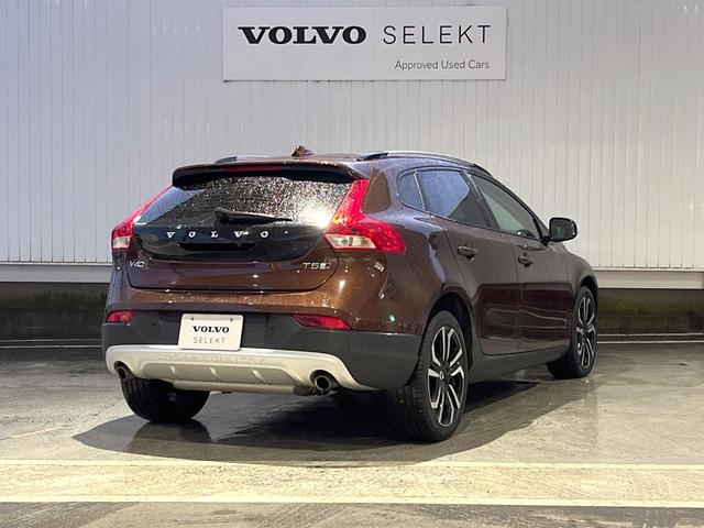 Ｖ４０ クロスカントリー　Ｔ５　ＡＷＤクラシックエディション　本革シート　ガラスルーフ　インテリセーフ　ｈａｒｍａｎ／ｋａｒｄｏｎ　純正ナビ　バックカメラ　シートヒーター　フルセグＴＶ　Ｂｌｕｅｔｏｏｔｈ　メモリーシート　パドルシフト（22枚目）