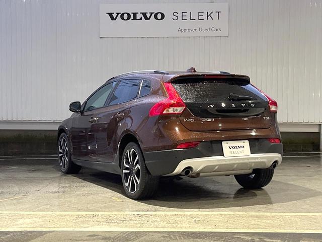 Ｖ４０ クロスカントリー　Ｔ５　ＡＷＤクラシックエディション　本革シート　ガラスルーフ　インテリセーフ　ｈａｒｍａｎ／ｋａｒｄｏｎ　純正ナビ　バックカメラ　シートヒーター　フルセグＴＶ　Ｂｌｕｅｔｏｏｔｈ　メモリーシート　パドルシフト（23枚目）