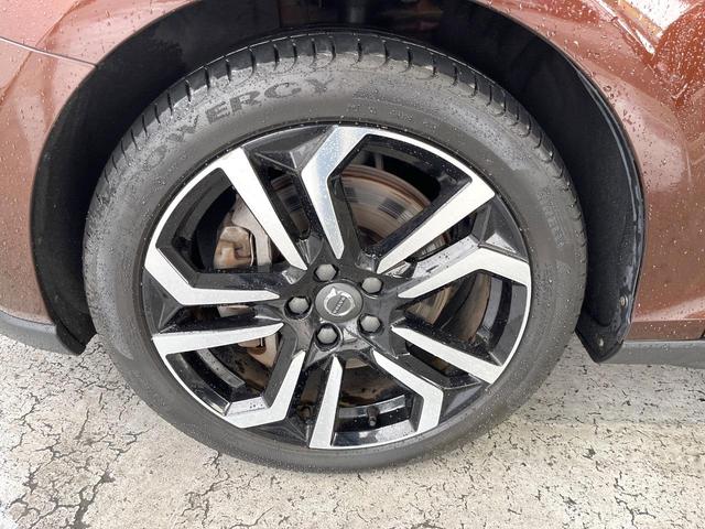 Ｖ４０ クロスカントリー　Ｔ５　ＡＷＤクラシックエディション　本革シート　ガラスルーフ　インテリセーフ　ｈａｒｍａｎ／ｋａｒｄｏｎ　純正ナビ　バックカメラ　シートヒーター　フルセグＴＶ　Ｂｌｕｅｔｏｏｔｈ　メモリーシート　パドルシフト（27枚目）