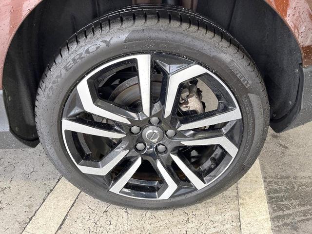 Ｖ４０ クロスカントリー　Ｔ５　ＡＷＤクラシックエディション　本革シート　ガラスルーフ　インテリセーフ　ｈａｒｍａｎ／ｋａｒｄｏｎ　純正ナビ　バックカメラ　シートヒーター　フルセグＴＶ　Ｂｌｕｅｔｏｏｔｈ　メモリーシート　パドルシフト（28枚目）