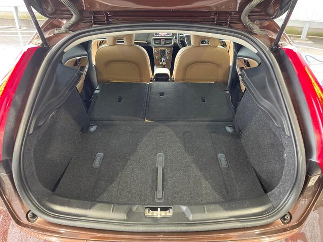 Ｖ４０ クロスカントリー　Ｔ５　ＡＷＤクラシックエディション　本革シート　ガラスルーフ　インテリセーフ　ｈａｒｍａｎ／ｋａｒｄｏｎ　純正ナビ　バックカメラ　シートヒーター　フルセグＴＶ　Ｂｌｕｅｔｏｏｔｈ　メモリーシート　パドルシフト（31枚目）