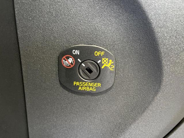 Ｖ４０ クロスカントリー　Ｔ５　ＡＷＤクラシックエディション　本革シート　ガラスルーフ　インテリセーフ　ｈａｒｍａｎ／ｋａｒｄｏｎ　純正ナビ　バックカメラ　シートヒーター　フルセグＴＶ　Ｂｌｕｅｔｏｏｔｈ　メモリーシート　パドルシフト（39枚目）