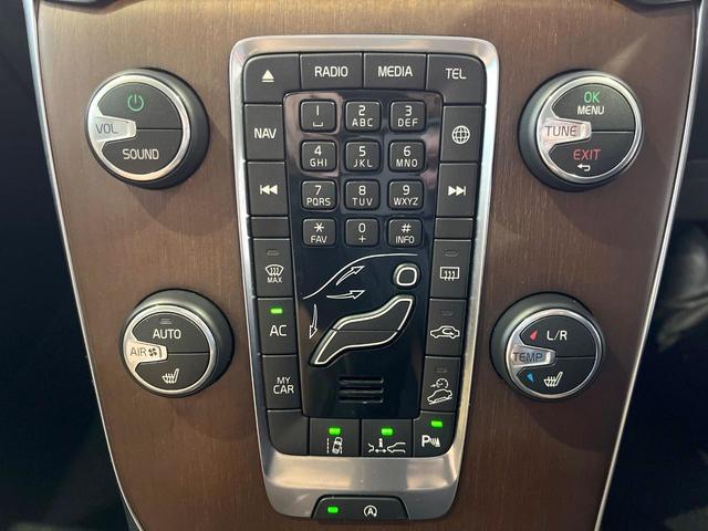 Ｖ４０ クロスカントリー　Ｔ５　ＡＷＤクラシックエディション　本革シート　ガラスルーフ　インテリセーフ　ｈａｒｍａｎ／ｋａｒｄｏｎ　純正ナビ　バックカメラ　シートヒーター　フルセグＴＶ　Ｂｌｕｅｔｏｏｔｈ　メモリーシート　パドルシフト（44枚目）