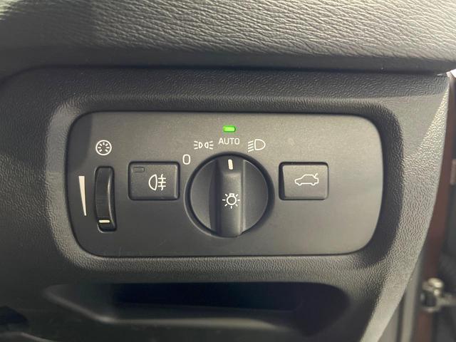 Ｖ４０ クロスカントリー　Ｔ５　ＡＷＤクラシックエディション　本革シート　ガラスルーフ　インテリセーフ　ｈａｒｍａｎ／ｋａｒｄｏｎ　純正ナビ　バックカメラ　シートヒーター　フルセグＴＶ　Ｂｌｕｅｔｏｏｔｈ　メモリーシート　パドルシフト（50枚目）