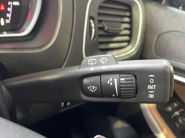 Ｖ４０ クロスカントリー　Ｔ５　ＡＷＤクラシックエディション　本革シート　ガラスルーフ　インテリセーフ　ｈａｒｍａｎ／ｋａｒｄｏｎ　純正ナビ　バックカメラ　シートヒーター　フルセグＴＶ　Ｂｌｕｅｔｏｏｔｈ　メモリーシート　パドルシフト（51枚目）