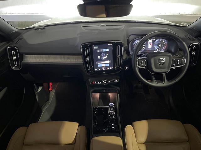 ＸＣ４０ Ｂ４　ＡＷＤ　インスクリプション　認定中古車　サンルーフ　アンバーレザーシート　ｈａｒｍａｎ／ｋａｒｄｏｎ　３６０°ビューカメラ　シートヒーター　１９インチアルミ　パイロットアシスト　レーダークルーズ　インテリセーフ　禁煙車（2枚目）