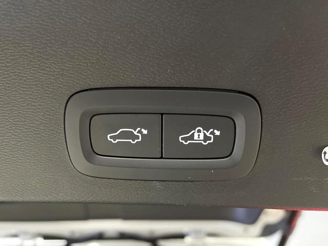 ＸＣ４０ Ｂ４　ＡＷＤ　インスクリプション　認定中古車　サンルーフ　アンバーレザーシート　ｈａｒｍａｎ／ｋａｒｄｏｎ　３６０°ビューカメラ　シートヒーター　１９インチアルミ　パイロットアシスト　レーダークルーズ　インテリセーフ　禁煙車（18枚目）