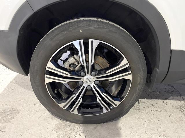 ＸＣ４０ Ｂ４　ＡＷＤ　インスクリプション　認定中古車　サンルーフ　アンバーレザーシート　ｈａｒｍａｎ／ｋａｒｄｏｎ　３６０°ビューカメラ　シートヒーター　１９インチアルミ　パイロットアシスト　レーダークルーズ　インテリセーフ　禁煙車（21枚目）