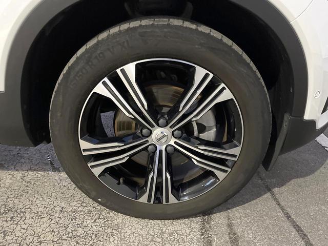 ＸＣ４０ Ｂ４　ＡＷＤ　インスクリプション　認定中古車　サンルーフ　アンバーレザーシート　ｈａｒｍａｎ／ｋａｒｄｏｎ　３６０°ビューカメラ　シートヒーター　１９インチアルミ　パイロットアシスト　レーダークルーズ　インテリセーフ　禁煙車（30枚目）