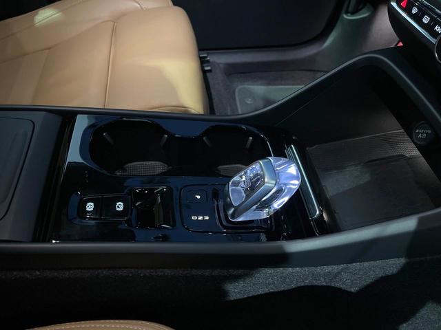 ＸＣ４０ Ｂ４　ＡＷＤ　インスクリプション　認定中古車　サンルーフ　アンバーレザーシート　ｈａｒｍａｎ／ｋａｒｄｏｎ　３６０°ビューカメラ　シートヒーター　１９インチアルミ　パイロットアシスト　レーダークルーズ　インテリセーフ　禁煙車（49枚目）