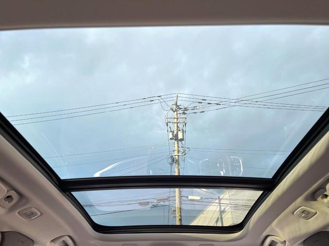 V90 リチャージアルティメトT8AWDプラグインハイブリド 認定中古車 B&Wサウンドシステム サンルーフ 黒革シート グーグル搭載ナビ 360°ビューカメラ シートベンチレーション シートヒーター パワーシート 純正20インチアルミ パワーバックドア(5枚目)