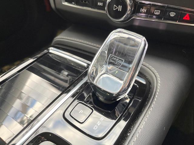 V90 リチャージアルティメトT8AWDプラグインハイブリド 認定中古車 B&Wサウンドシステム サンルーフ 黒革シート グーグル搭載ナビ 360°ビューカメラ シートベンチレーション シートヒーター パワーシート 純正20インチアルミ パワーバックドア(10枚目)