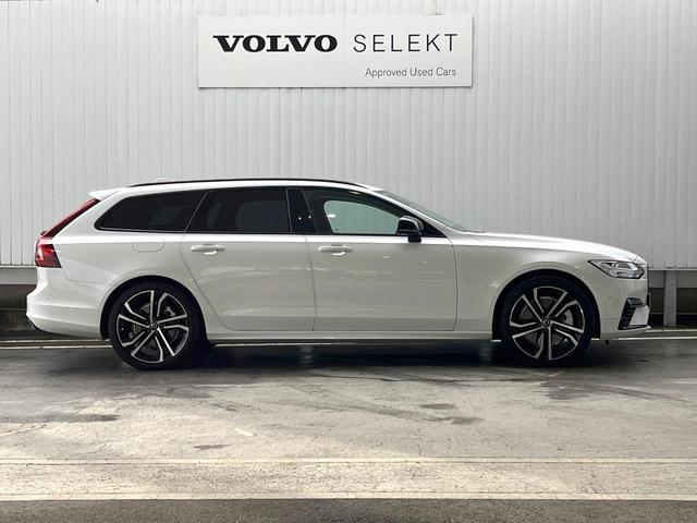 V90 リチャージアルティメトT8AWDプラグインハイブリド 認定中古車 B&Wサウンドシステム サンルーフ 黒革シート グーグル搭載ナビ 360°ビューカメラ シートベンチレーション シートヒーター パワーシート 純正20インチアルミ パワーバックドア(23枚目)