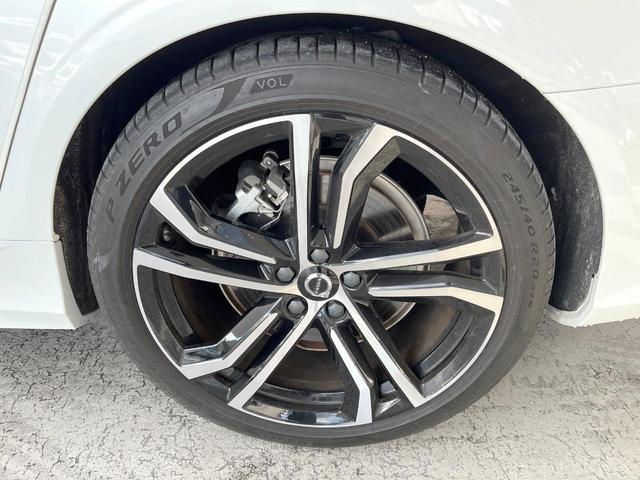 V90 リチャージアルティメトT8AWDプラグインハイブリド 認定中古車 B&Wサウンドシステム サンルーフ 黒革シート グーグル搭載ナビ 360°ビューカメラ シートベンチレーション シートヒーター パワーシート 純正20インチアルミ パワーバックドア(31枚目)