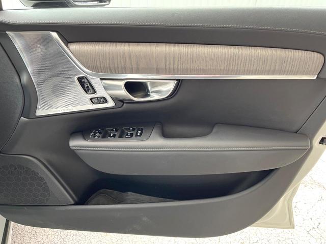 V90 リチャージアルティメトT8AWDプラグインハイブリド 認定中古車 B&Wサウンドシステム サンルーフ 黒革シート グーグル搭載ナビ 360°ビューカメラ シートベンチレーション シートヒーター パワーシート 純正20インチアルミ パワーバックドア(38枚目)