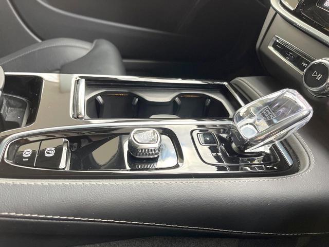V90 リチャージアルティメトT8AWDプラグインハイブリド 認定中古車 B&Wサウンドシステム サンルーフ 黒革シート グーグル搭載ナビ 360°ビューカメラ シートベンチレーション シートヒーター パワーシート 純正20インチアルミ パワーバックドア(47枚目)