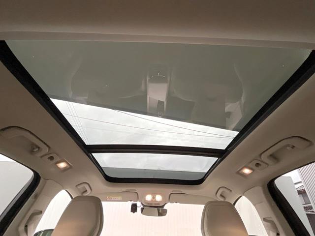 ＸＣ６０ アルティメット　Ｂ５　ＡＷＤ　認定中古車　サンルーフ　白革シート　グーグル搭載ナビ　ｈａｒｍａｎｋａｒｄｏｎオーディオ　アダプティブクルーズコントロール　シートベンチレーション　シートヒーター　パワーバックドア　ＬＥＤヘッドライト（5枚目）