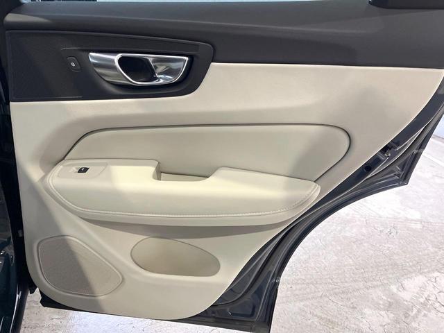 ＸＣ６０ アルティメット　Ｂ５　ＡＷＤ　認定中古車　サンルーフ　白革シート　グーグル搭載ナビ　ｈａｒｍａｎｋａｒｄｏｎオーディオ　アダプティブクルーズコントロール　シートベンチレーション　シートヒーター　パワーバックドア　ＬＥＤヘッドライト（36枚目）